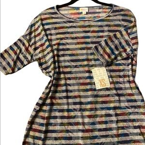 NWT LuLaRoe Irma top a loose, knit "high-low" tunic w/
fitted mid-length sleeve